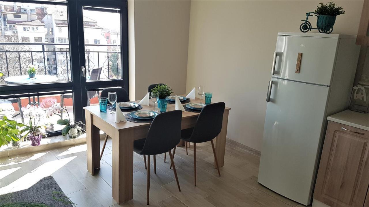 Azzurro-Top Floor Apartment In Quiet Neighborhood, Free Private Parking Varna Exterior foto