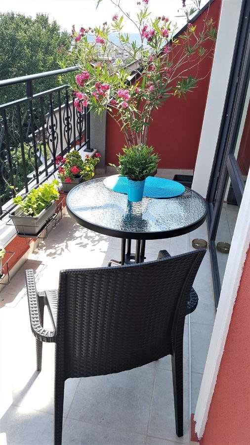 Azzurro-Top Floor Apartment In Quiet Neighborhood, Free Private Parking Varna Exterior foto